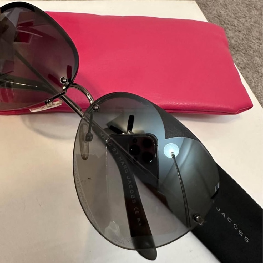 Marc Jacobs Heart Lens Sunglasses in Black